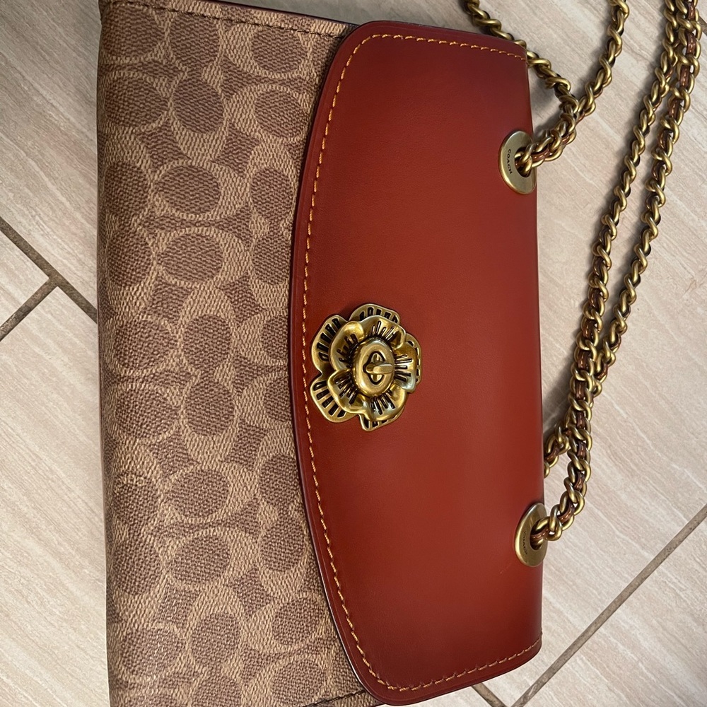 Coach Parker shoulder bag in excellent condition. Rust signature logo-Boutique